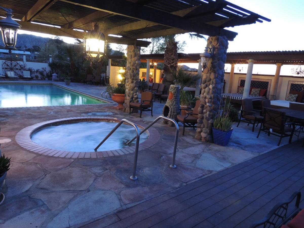 Tuscan Springs Hotel & Spa Desert Hot Springs Bagian luar foto