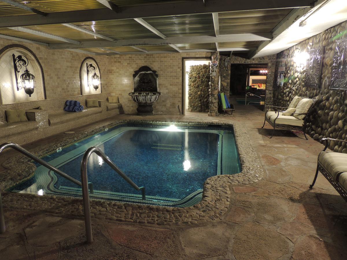 Tuscan Springs Hotel & Spa Desert Hot Springs Bagian luar foto